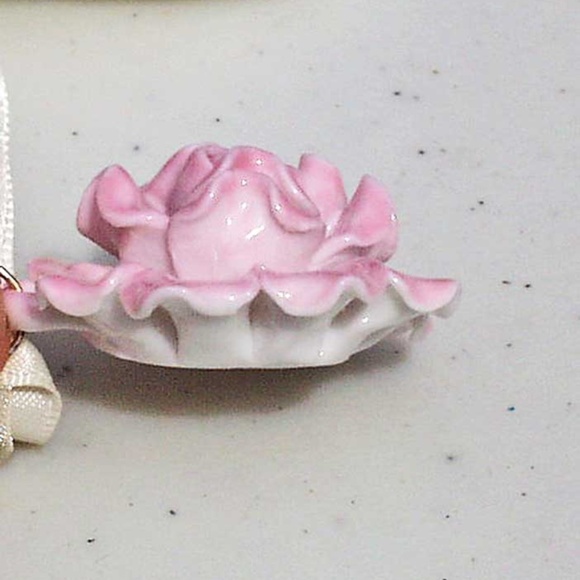 PORCELAIN FLOWER, GLAZED, PINK WITH PETALS NECKLACE, 18 INCHES LONG, LOTS OF - Picture 3 of 3